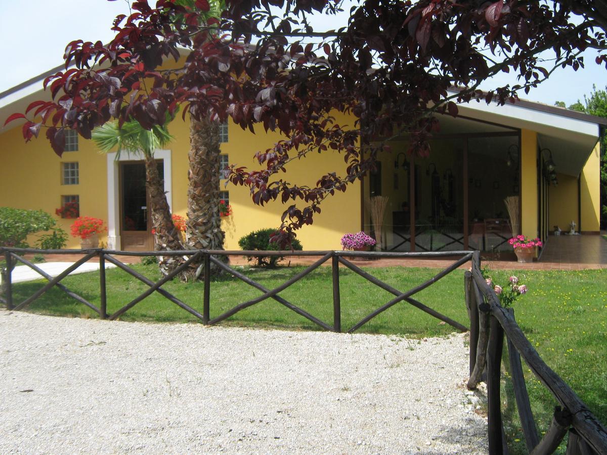 B & B Oasi Rosciano  ภายนอก รูปภาพ