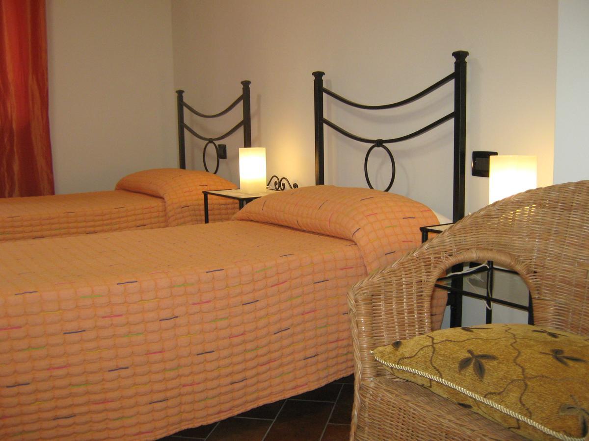 B & B Oasi Rosciano  ภายนอก รูปภาพ