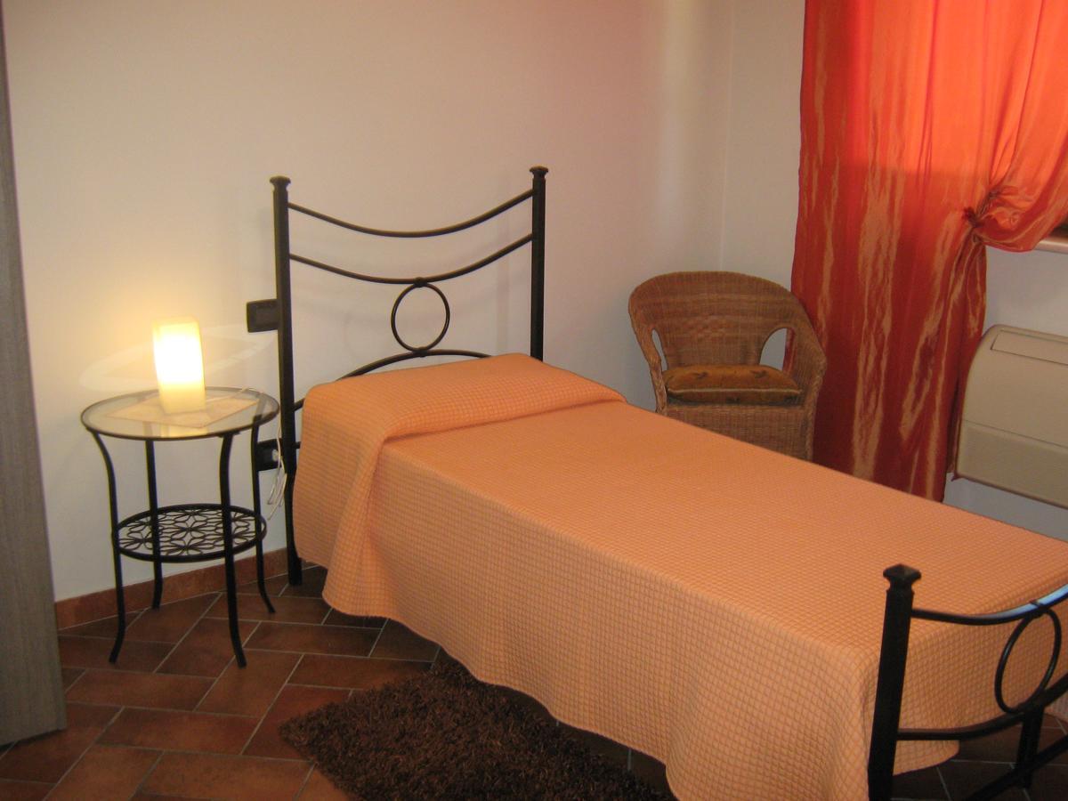 B & B Oasi Rosciano  ภายนอก รูปภาพ