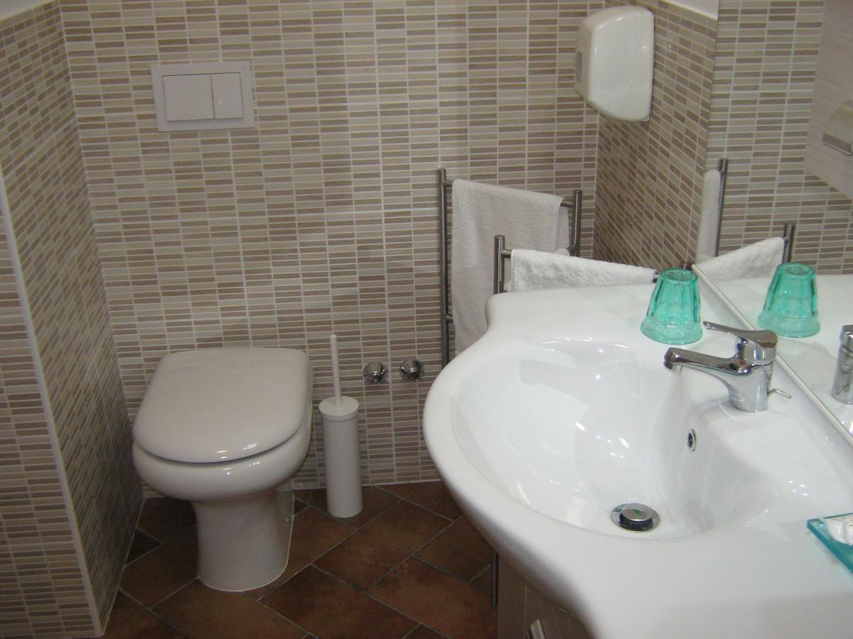 B & B Oasi Rosciano  ภายนอก รูปภาพ