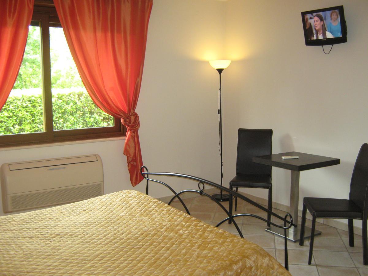 B & B Oasi Rosciano  ภายนอก รูปภาพ