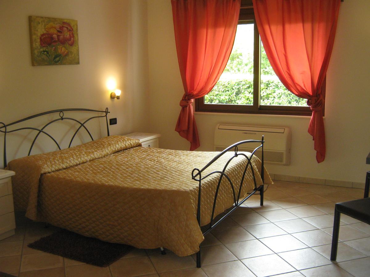 B & B Oasi Rosciano  ภายนอก รูปภาพ