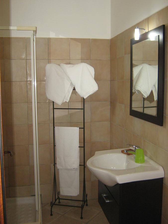 B & B Oasi Rosciano  ภายนอก รูปภาพ